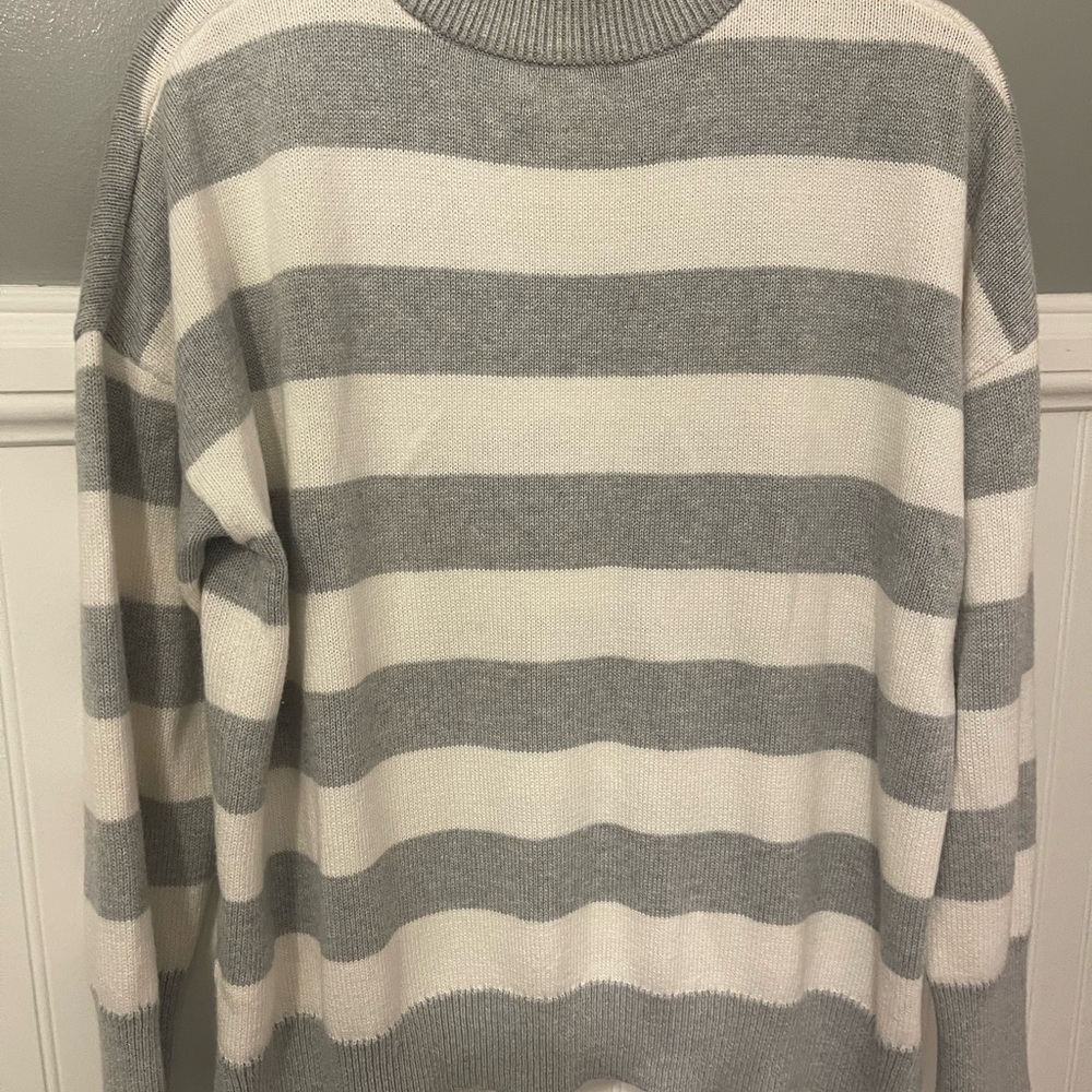 Vineyard Vines Gray and White Striped Crewneck Sweater